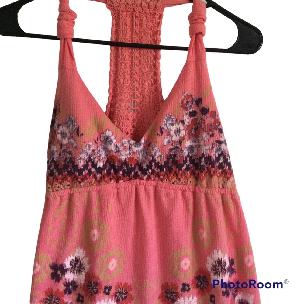 Coral V-Neck And Crochet Back Top Size Medium - Picture 2 of 5